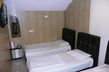 Отель Pekan Budget