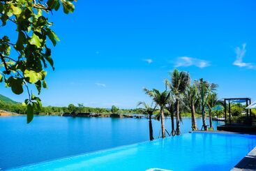 渡假胜地  Inlaya Ratchaburi