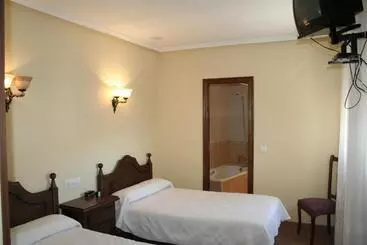 Auberge Hostal Restaurante Raton