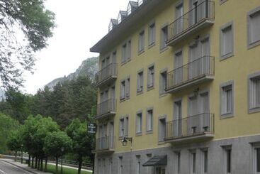 Albergue Turístico Rio Aragon