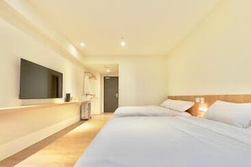 هاستل Brown House Hotel   Taipei Main Station