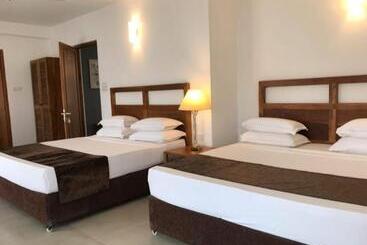 Hotel Manthila Resort Rajarata