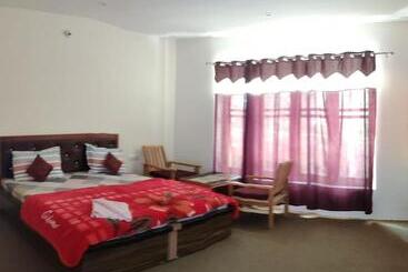 Bed and Breakfast Feroz Homestay Ladakh By Lexstays
