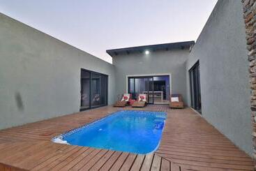 تختخواب و صبحانه Ilanga Kruger Lodge