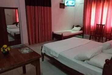 Hotel Indeewaree Lake View Resort