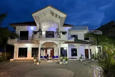 Hotelli Treatooo Lake Resort