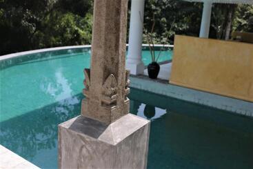 펜션 The Travellers Palm