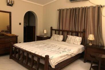 پانسیون Vorano Guest House Khi