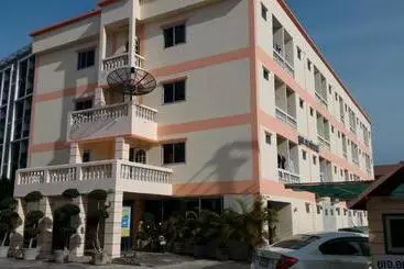 Hotelli Uj Apartment