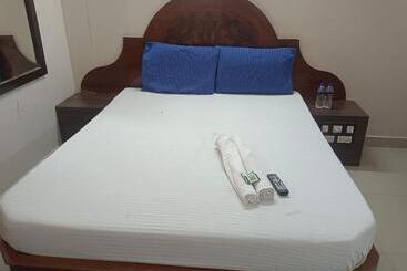 Albergue Sree Balaji Hotel   Lodge