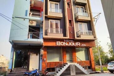 Hotel O Bonjour .inn Near Crown Plaza