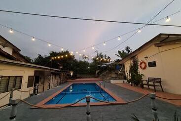 Albergue Triple Room With Pool In Bangi