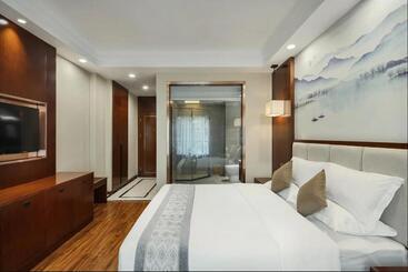 Hotel Rose Garden International