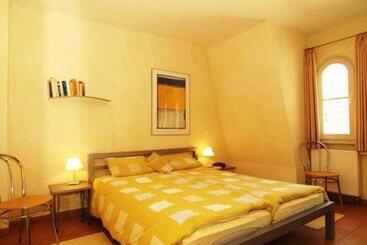 فندق Unter Den Kolonnaden 13