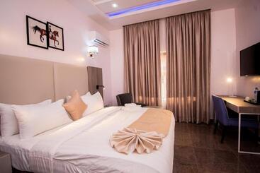 Marchforte Courtyard Hotel & Suites