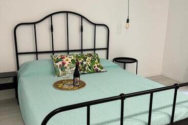 Пансион Avi Rooms