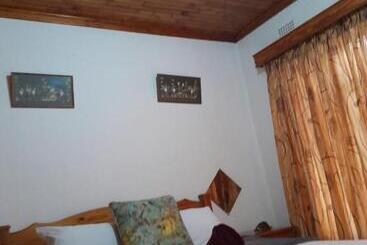 Пансион Mantombi S Guest House