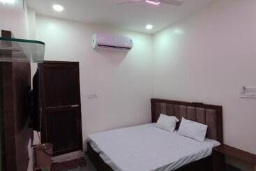 펜션 Maa Harshiddhi Home Stay