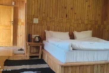 Neer Tarang Home Stay Jibhi