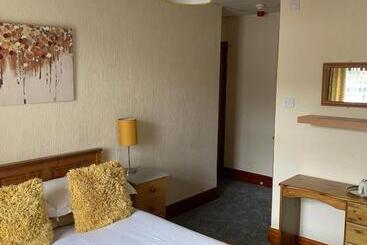 פנסיון Evanescent Bar And Rooms