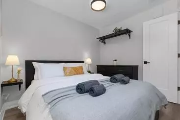 アパートホテル Adrians Suites