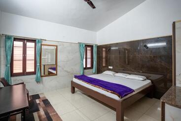 Hotel Raja Garden Hills View