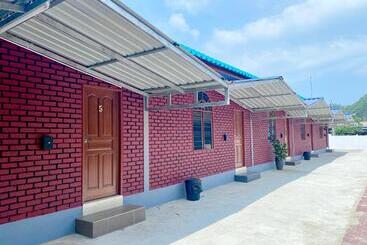 Hotel Sasuka Chalet Pantai Pandak