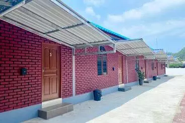 Hotelli Sasuka Chalet Pantai Pandak