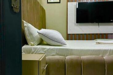 Отель 818 Kampala