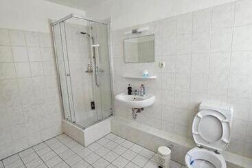 Пансион Einfache Ubernachtung Mit Eigenem Bad