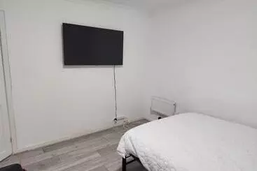 ベッドアンドブレックファースト Rubies, Firs Road, Sale