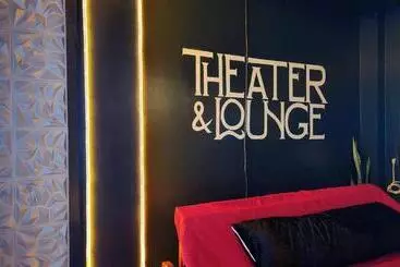 Bed & Breakfast Watch Eat Movieroom