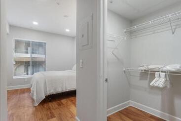 מלון כמוסות Central 2bedroom 5 Mins To Grove With Pool & Free Parking