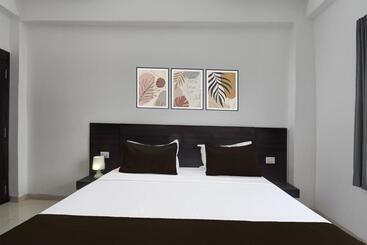 هتل Oyo Silver Line