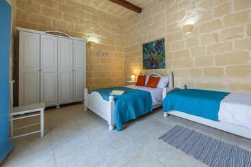 پانسیون Coastal Harmony 4 At Tan Neputi