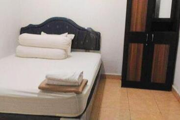 Общежитие Penginapan Najwa Indah