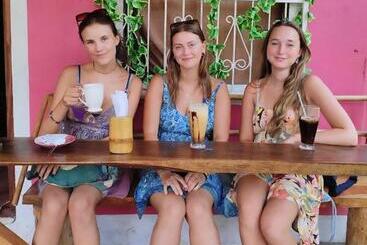 هتل کپسول Mamacita Cafe House