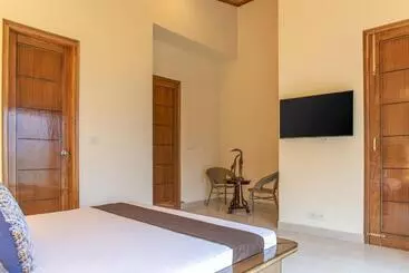 Hotel The Rajmahal Retreat I 3 Bedrooms Entire Villa I Nature Treks & Mountains View I Bonfire I Kasauli B