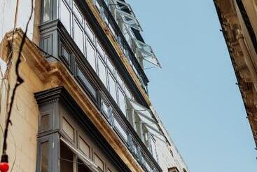 تختخواب و صبحانه King Charles