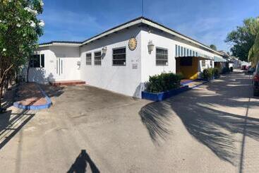 مُتل Fun In The Sun Apartments