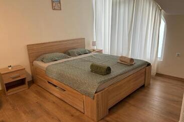 膳宿费 студио за гости при нана