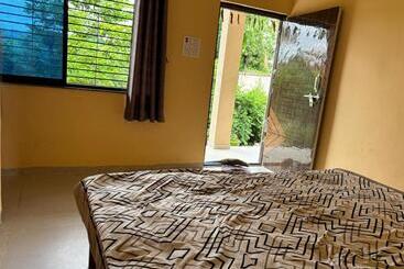 Pension Gurukurpa Bhakt Nivas