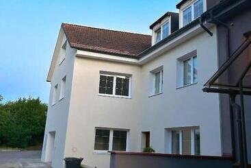 تختخواب و صبحانه Biomade