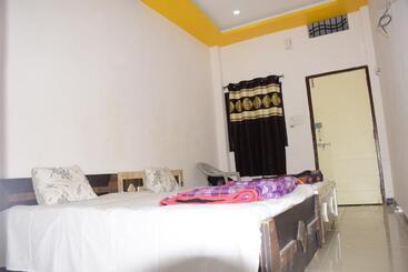 پانسیون Gurudham Guest House