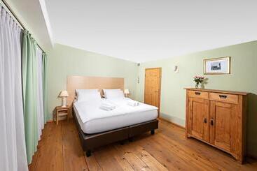 Josis Klause Café Pension