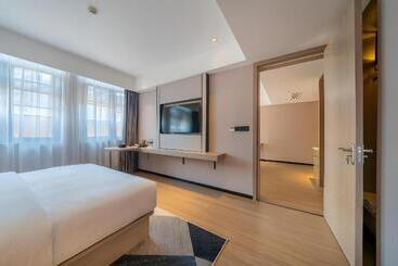 Borrman Hotel Chongqing Auto Expo Sanya Bay Light Rail Station