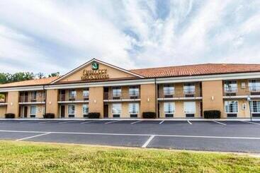 Hotelli Quality Inn & Suites