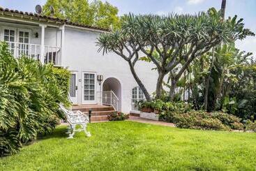 Sunset Marquis Hotel & Villas