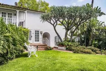 Sunset Marquis Hotel & Villas