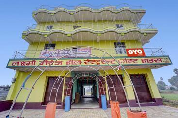 Hotelli Oyo Flagship Laxmi Marriage Hall Restaurant And Guest House